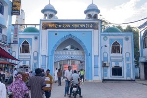 শাহজালাল (রহ.) মাজারের দানবাক্সে নতুন নীতিমালা: প্রতিদিন প্রকাশ্যে খোলা হবে, ৩৫% যাবে উন্নয়ন তহবিলে