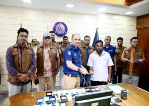 কুষ্টিয়ায় উদ্ধার ৩৭ হারানো মোবাইল ফিরল প্রকৃত মালিকের হাতে