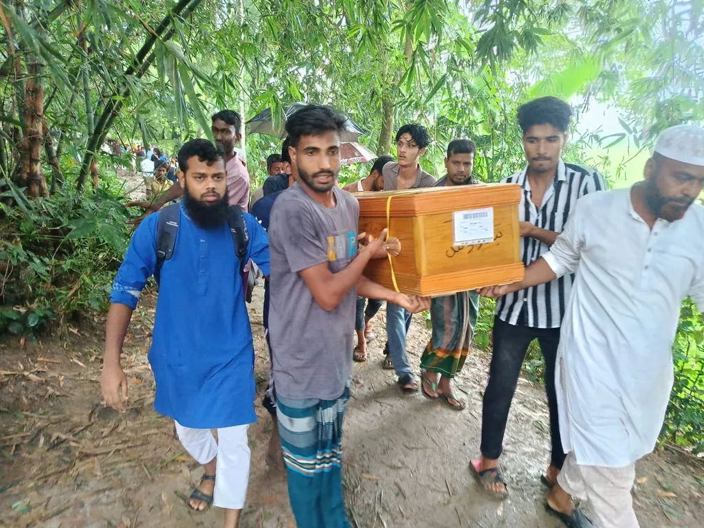 <span class="nhu-kicker" style="--nhu-color:#ff0000;">বিয়ের প্রস্তুতির বাড়িতে শোকের মাতম</span><span class="nhu-sep">•</span> ২৫ দিন পর বাড়ি ফিরল ইরাকপ্রবাসী রেজাউলের মরদেহ