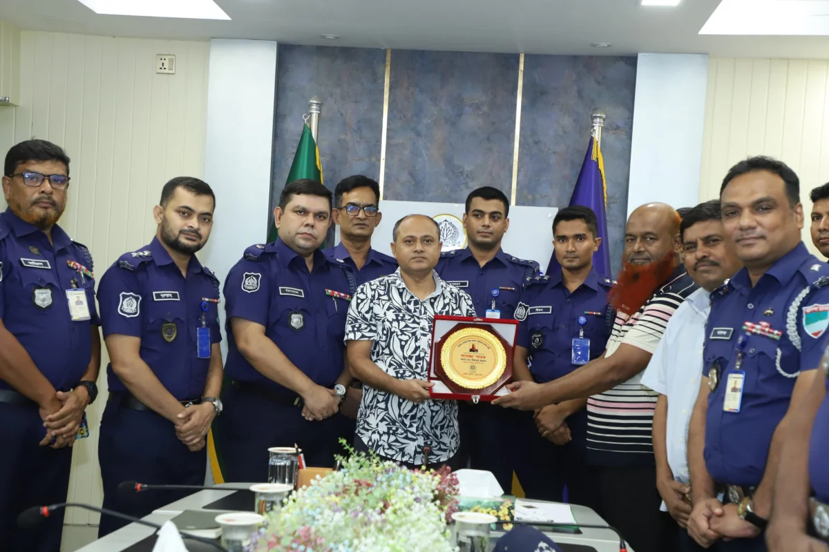 চুয়াডাঙ্গায় অতিরিক্ত পুলিশ সুপার জামাল আল নাসের ও ওসি মিজানুর রহমানকে বিদায়