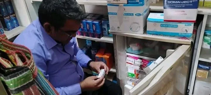 চুয়াডাঙ্গায় মেয়াদোত্তীর্ণ ব্লাড ব্যাগ ও ইনসুলিন রাখায় ফার্মেসিকে জরিমানা