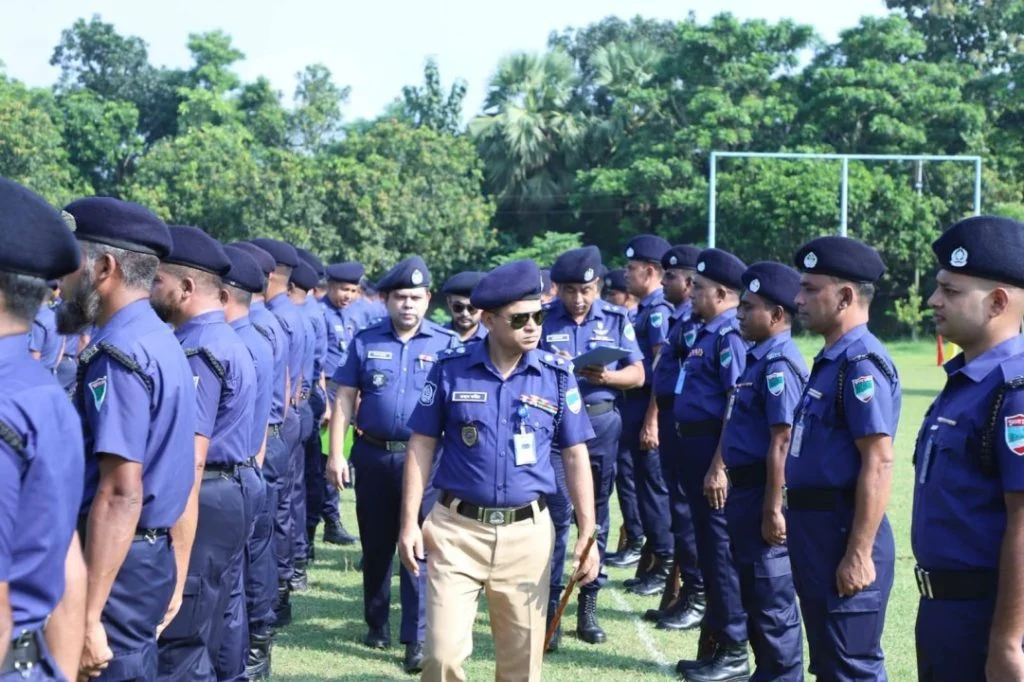 চুয়াডাঙ্গায় জেলা পুলিশের সাপ্তাহিক মাস্টার প্যারেড, পুরস্কৃত সদস্যরা