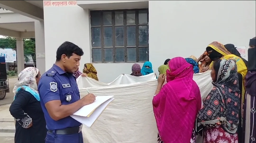 জীবননগরে বাস-ইজিবাইক সংঘর্ষে নারী নিহত, আহত ৭