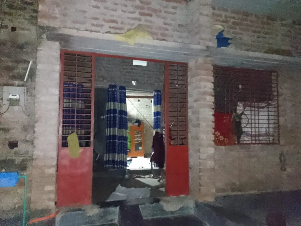 আলমডাঙ্গায় এক রাতেই একাধিক বাড়িতে চুরি, খোয়া গেছে মোবাইল ও স্বর্ণালংকার