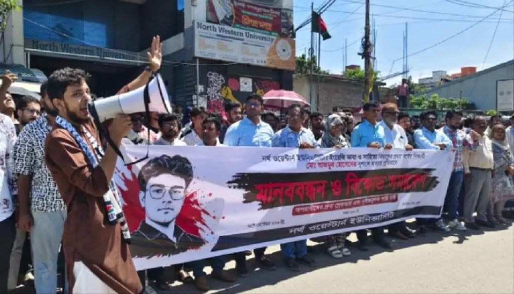 ‘ভাত লাগলে ভাত নে, আমার ভাইরে ফেরত দে’ আজমুল হত্যার বিচারের দাবিতে খুলনায় শিক্ষার্থীদের বিক্ষোভ