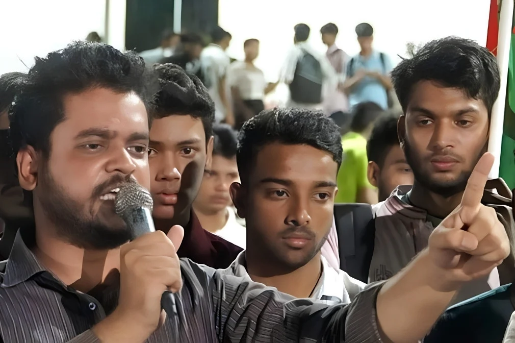 ‘কুত্তার মতো পিটিয়ে’ ছাত্রদলকে রাজশাহী ছাড়ার হুমকি দিলেন শিবির নেতা