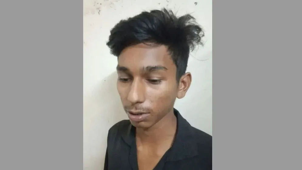 ভাত ভেবে খাবারের প্যাকেট কেড়ে নিয়েছিলেন, খুলে মিলল মিষ্টি; ৫০ টাকা জরিমানা