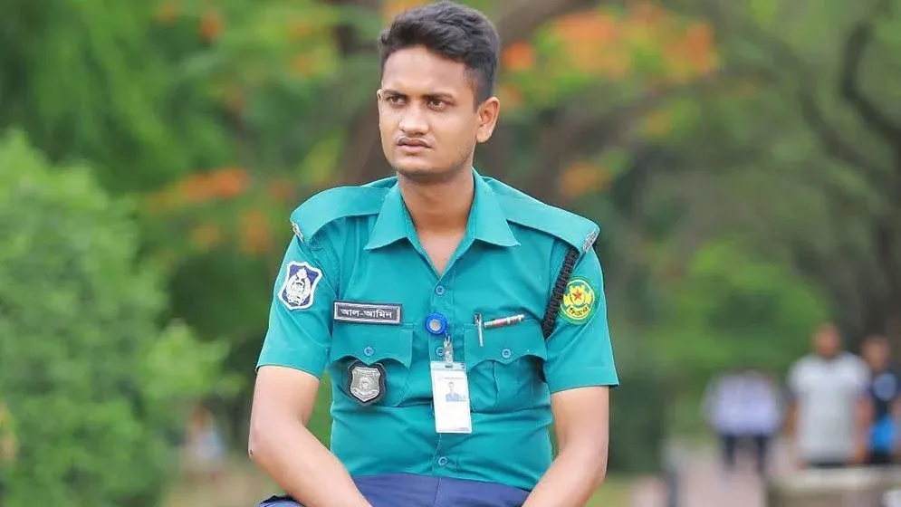 ১০৬টি ইয়াবাসহ পুলিশ কনস্টেবল ও ৩ সহযোগী আটক