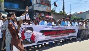 ‘ভাত লাগলে ভাত নে, আমার ভাইরে ফেরত দে’ আজমুল হত্যার বিচারের দাবিতে খুলনায় শিক্ষার্থীদের বিক্ষোভ