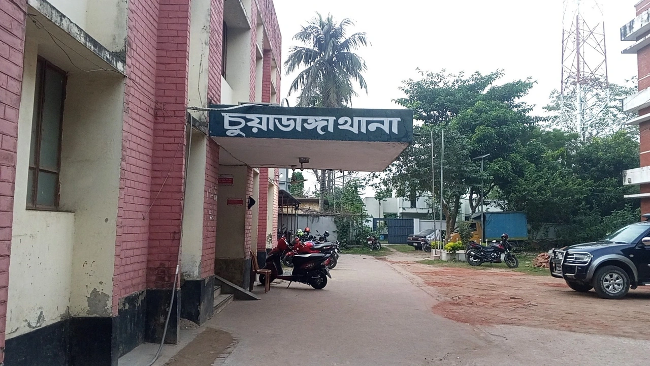 হাতিকাটা সড়ক পার হতে গিয়ে মাইক্রোবাসের ধাক্কায় প্রাণ গেল নারীর