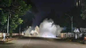 ঢাবি ক্যাম্পাসে পরপর তিন ককটেল বিস্ফোরণ, আতঙ্ক