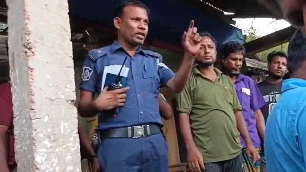 ‘ঘুষের টাকা দিয়ে পোশাক লাগিয়েছি, ঘুষ খাওয়ার জন্যই’ পুলিশ অফিসারের বক্তব্য ভাইরাল